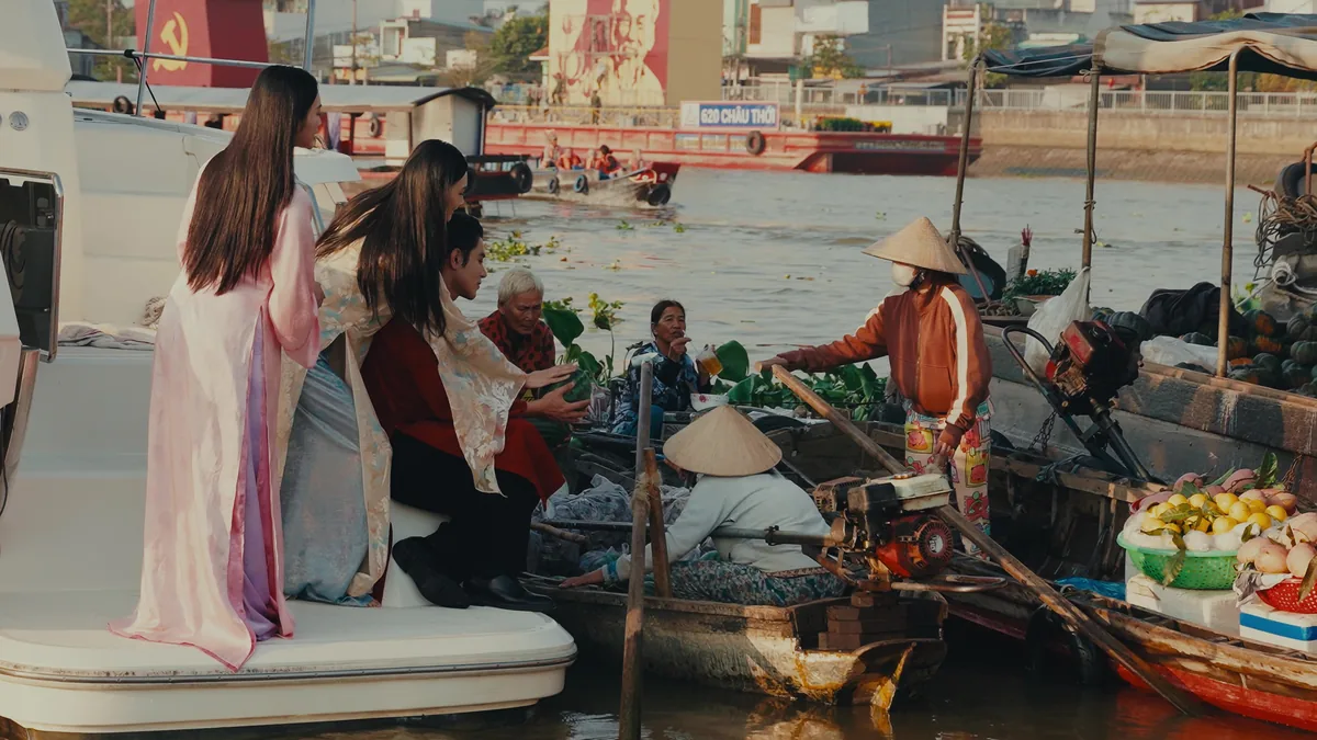 Floating market