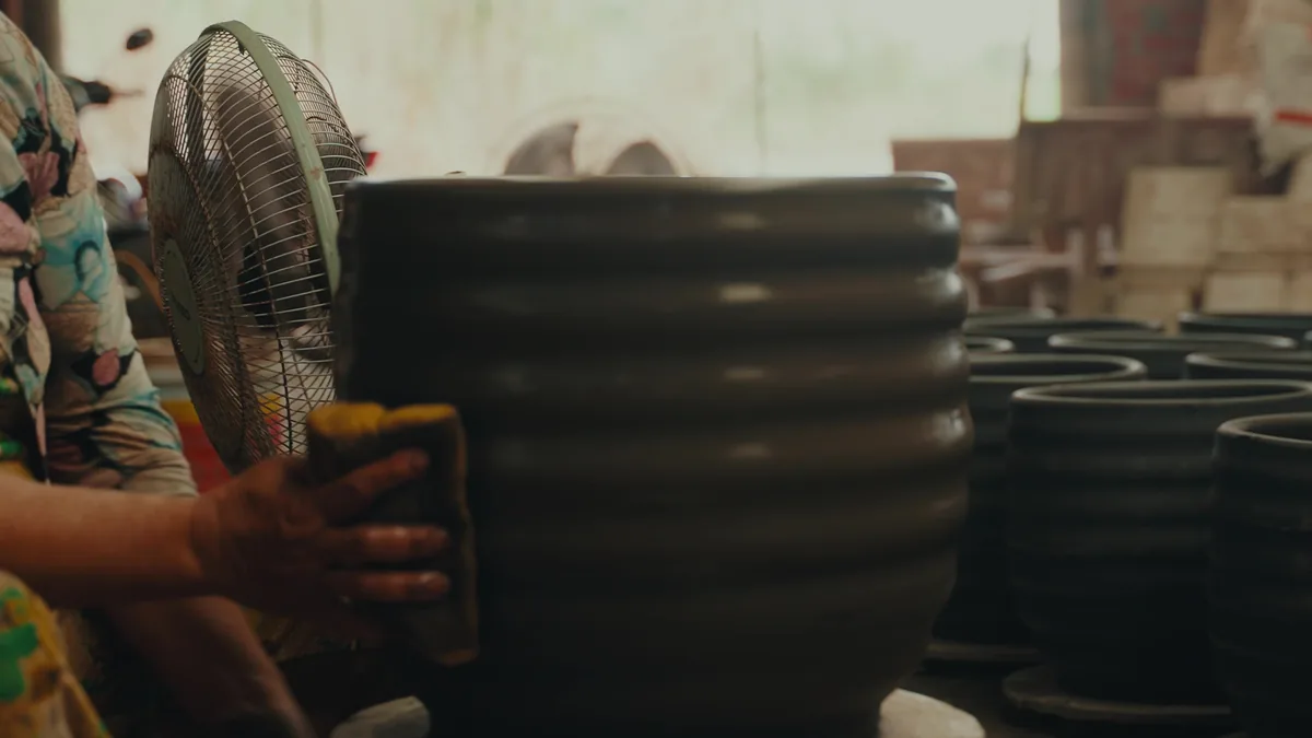 Andong Russei pottery